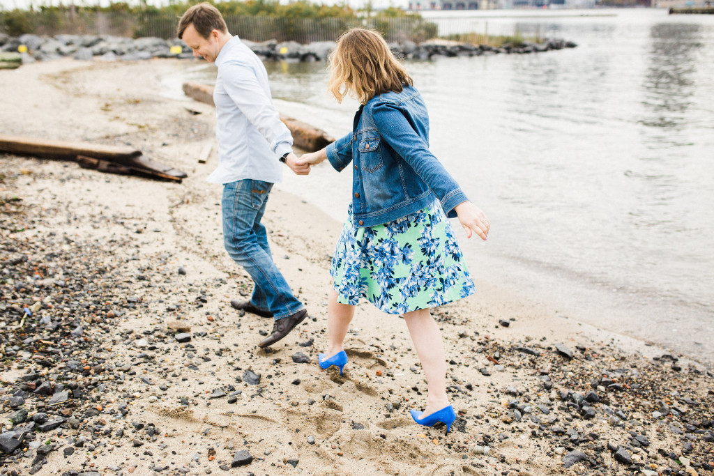 rachel-and-matt_brooklyn-waterfront-engagement-nyc-22-2